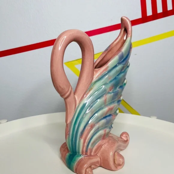 Pink Swan Vase - Picture 3 of 4